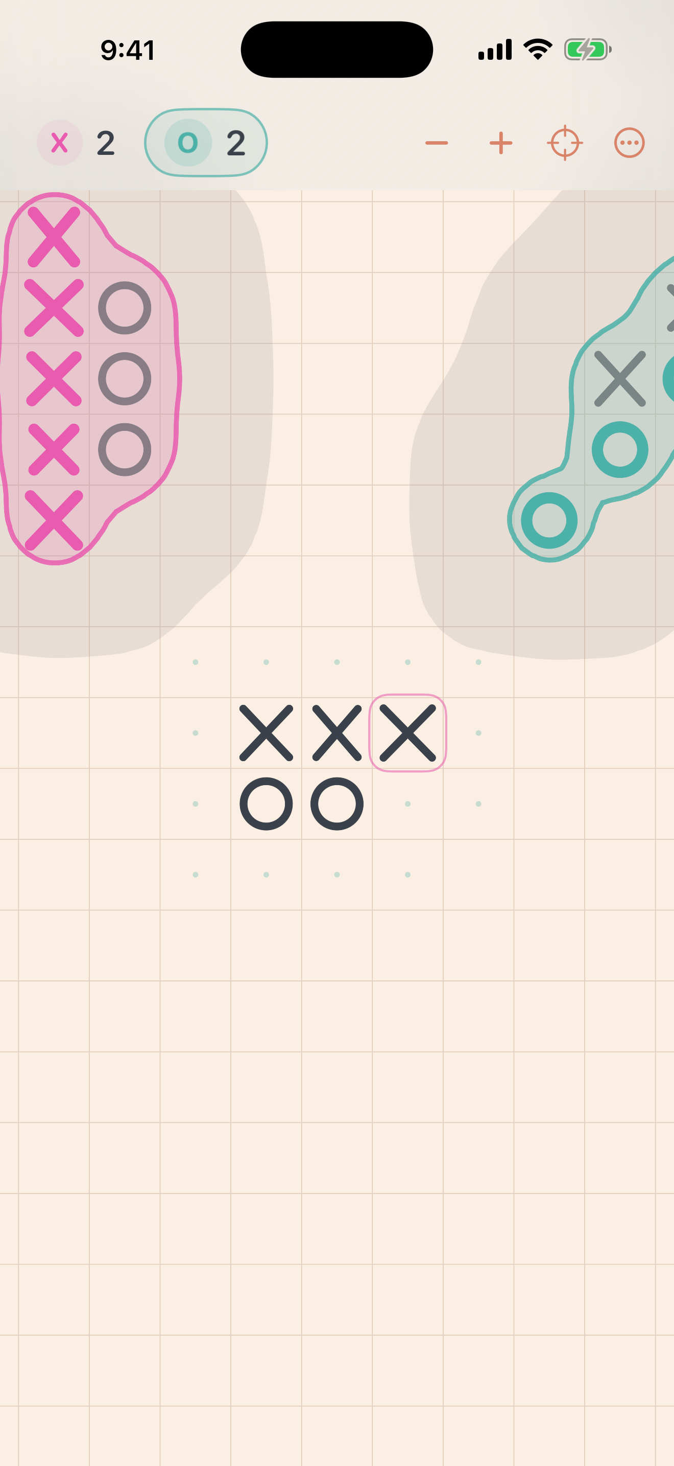 Amoeba running on iPhone — four amoebas on the field with an active round in progress